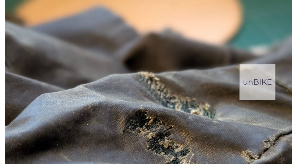 バブアーのオイルドジャケットのリペア痕